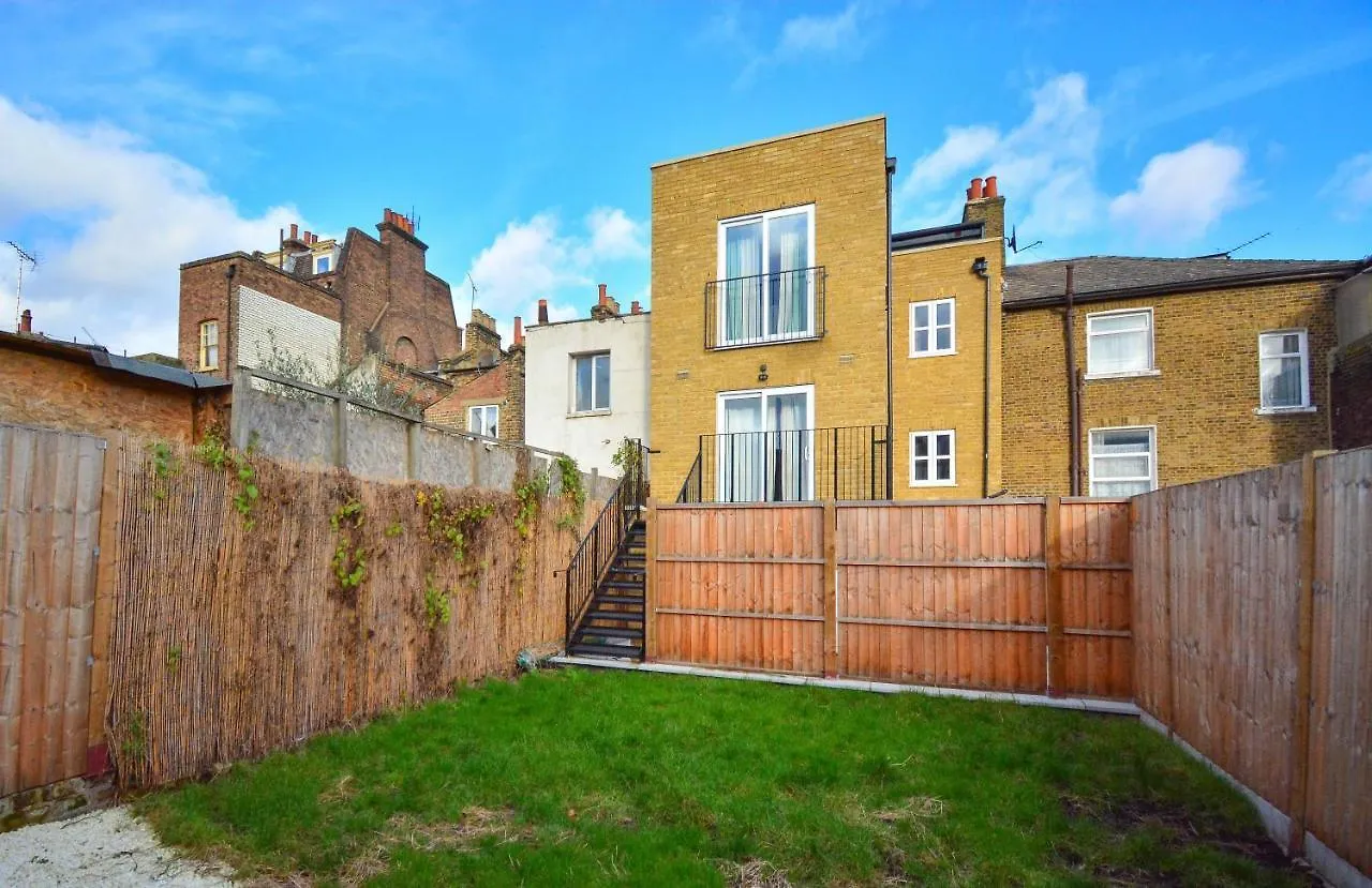 Apartment Wharf - Macarena Apartments London United Kingdom