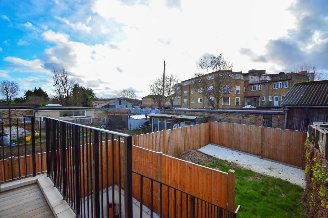 Apartment Wharf - Macarena Apartments London United Kingdom