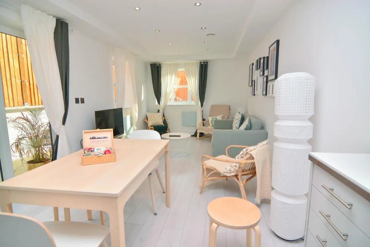 Apartment Wharf - Macarena Apartments London United Kingdom